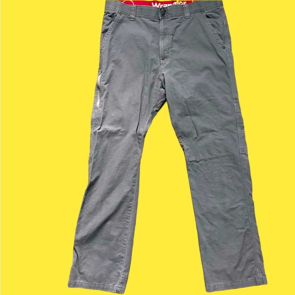 Wrangler Other - Men’s Wrangler Grey Cargo Pants ✨
